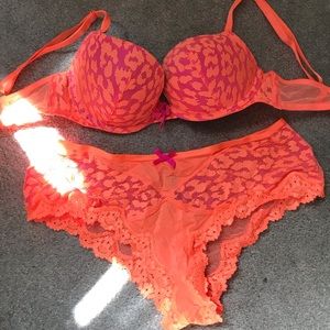 Bnwt Victoria secret bra and panties orange